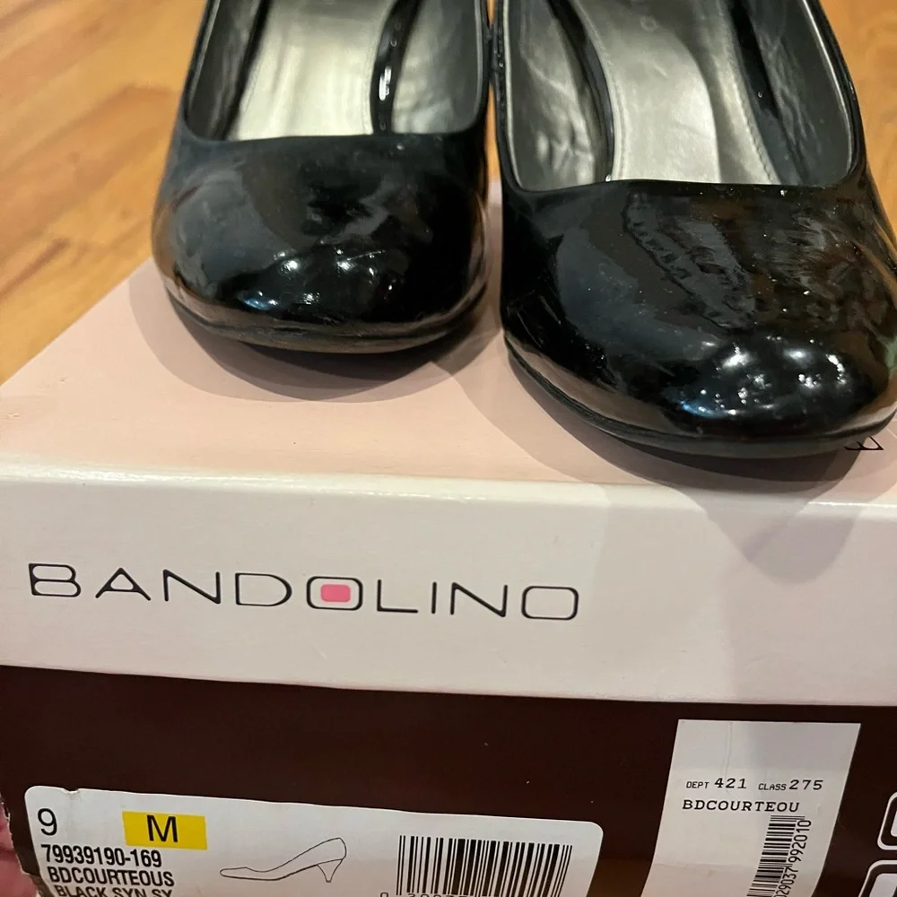 Bandolino Black Patent Pumps - Size 9 - Picture 2 of 11